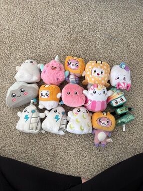 Lanky Box mini plush collection.
